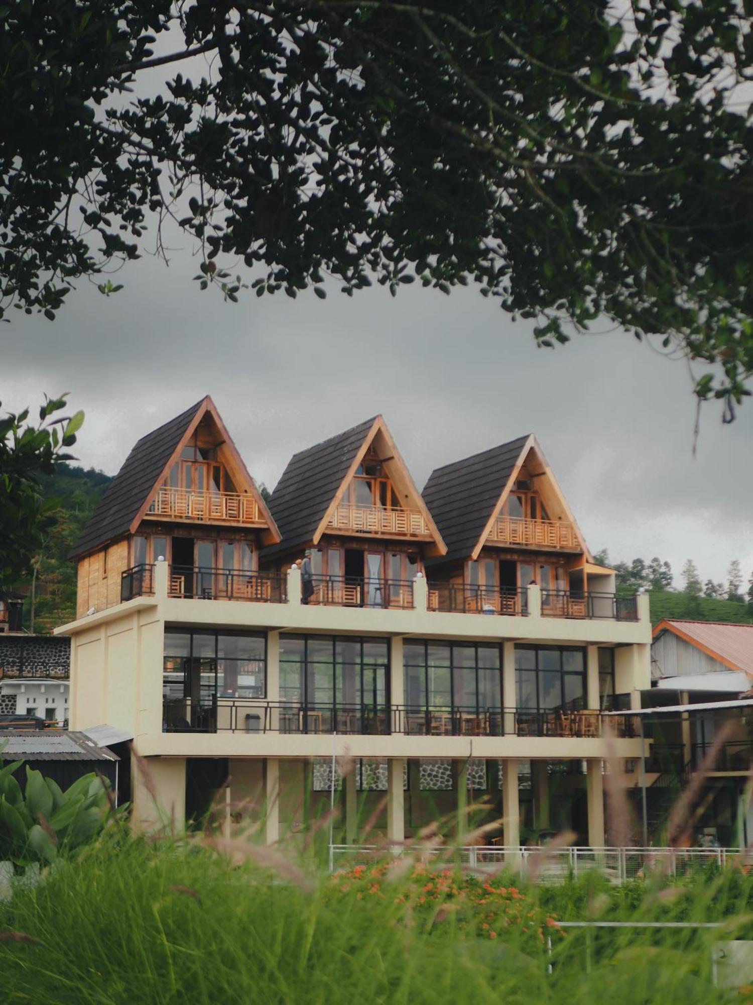 Pojok Kahyangan Homestay And Cabin Kejajar Eksteriør bilde